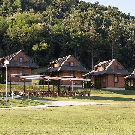 Bed and Breakfast Etno Naselje Vrdnicka Kula Врдник Экстерьер фото