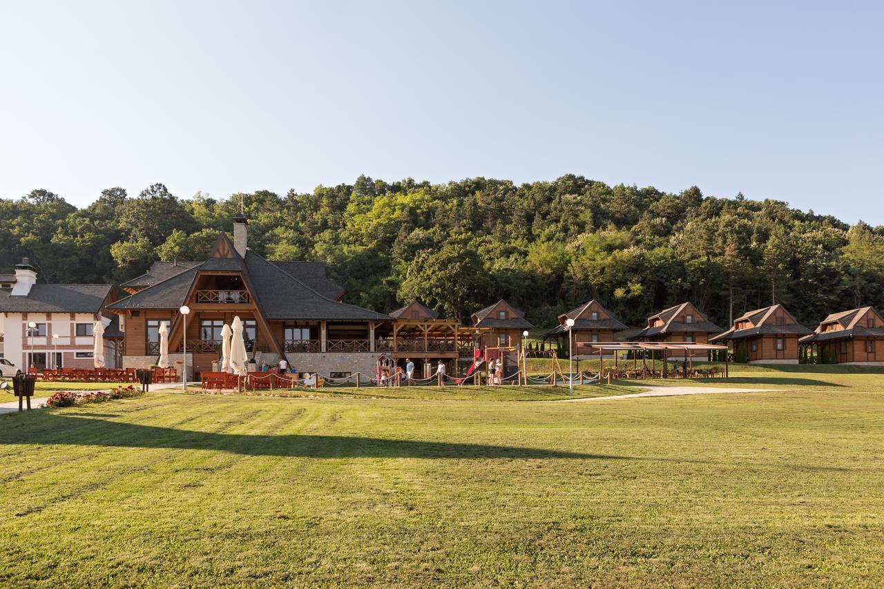 Bed and Breakfast Etno Naselje Vrdnicka Kula Врдник Экстерьер фото
