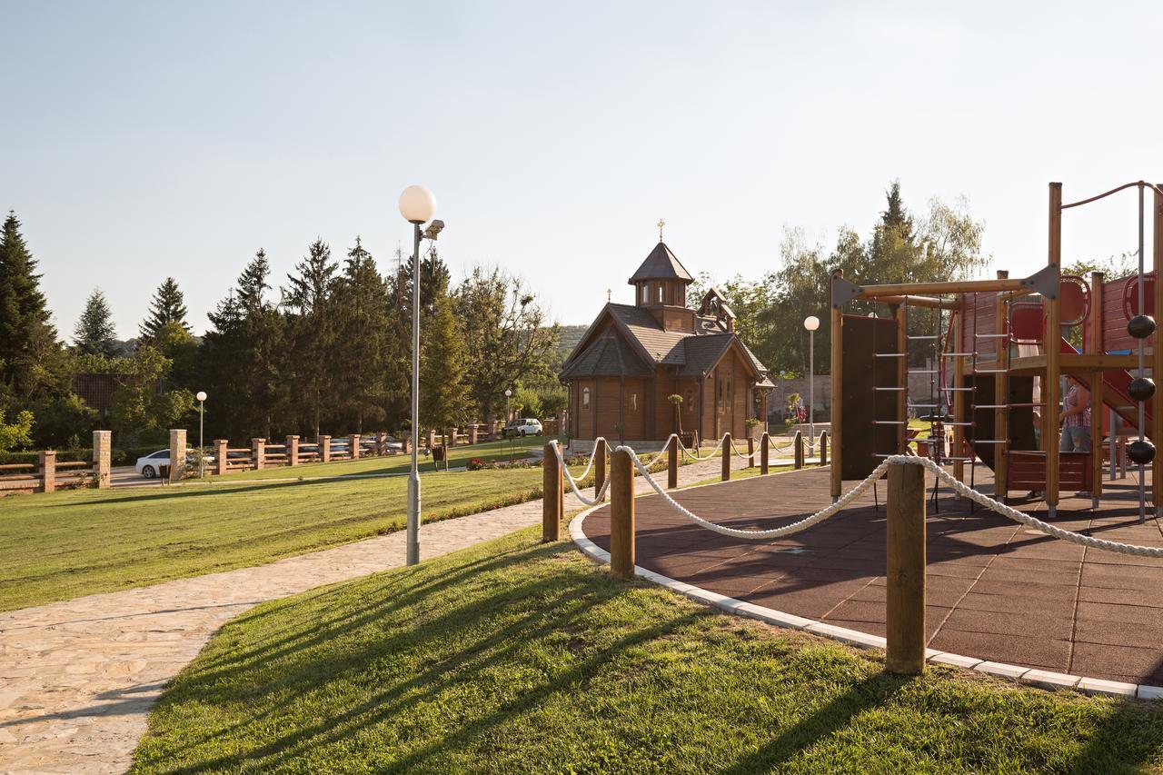Bed and Breakfast Etno Naselje Vrdnicka Kula Врдник Экстерьер фото
