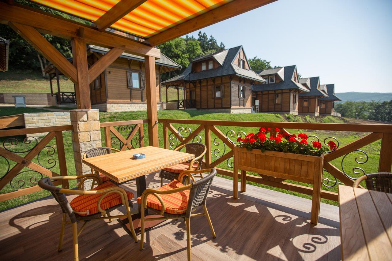 Bed and Breakfast Etno Naselje Vrdnicka Kula Врдник Экстерьер фото