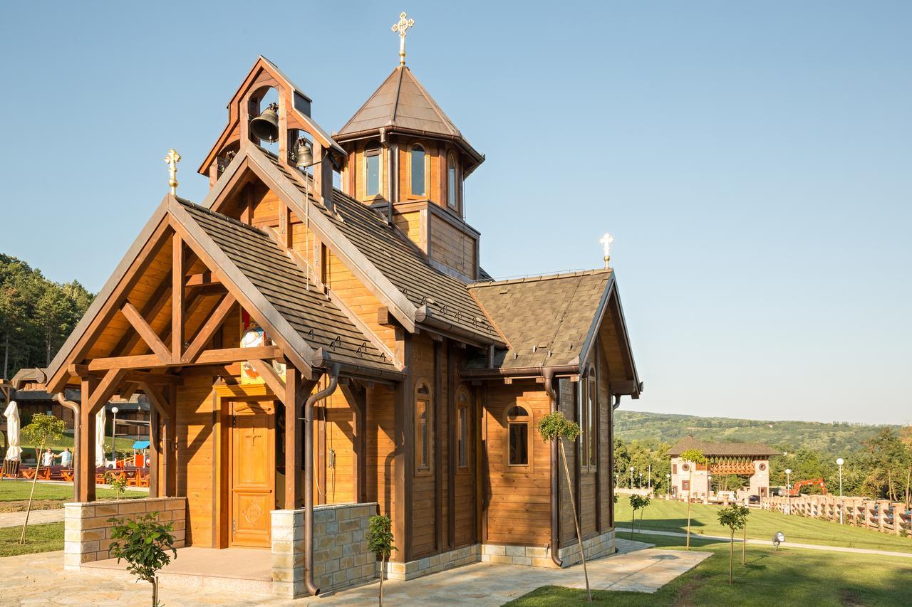 Bed and Breakfast Etno Naselje Vrdnicka Kula Врдник Экстерьер фото