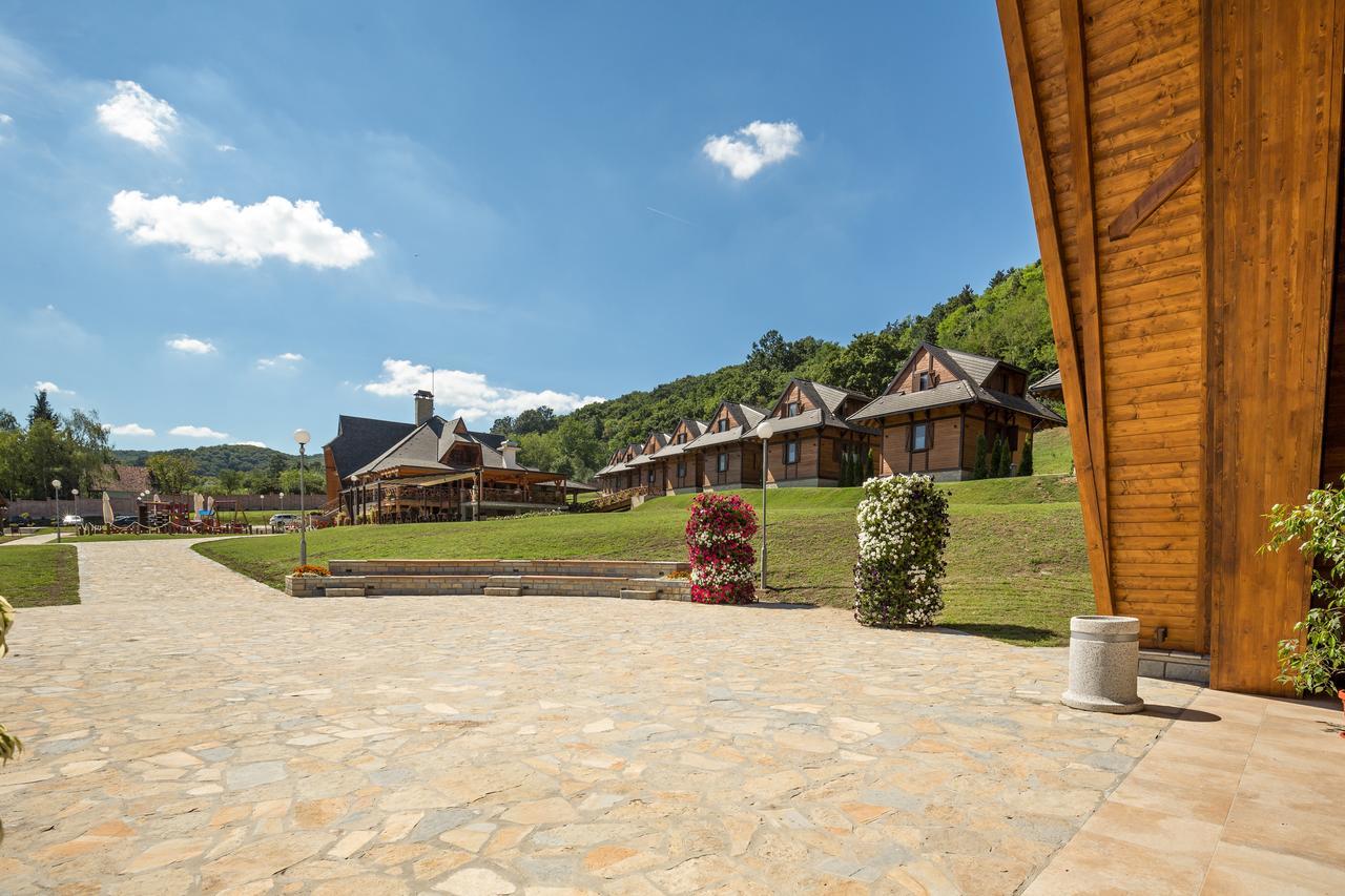 Bed and Breakfast Etno Naselje Vrdnicka Kula Врдник Экстерьер фото