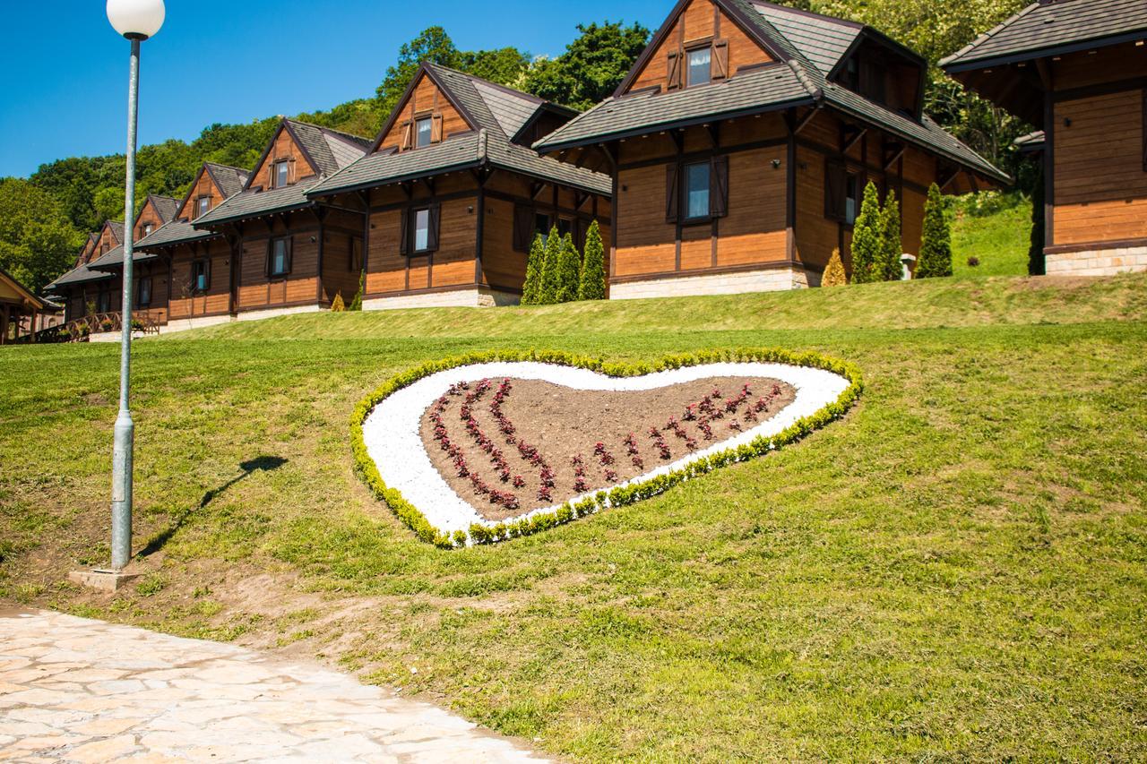 Bed and Breakfast Etno Naselje Vrdnicka Kula Врдник Экстерьер фото