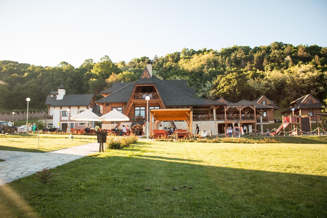 Bed and Breakfast Etno Naselje Vrdnicka Kula Врдник Экстерьер фото